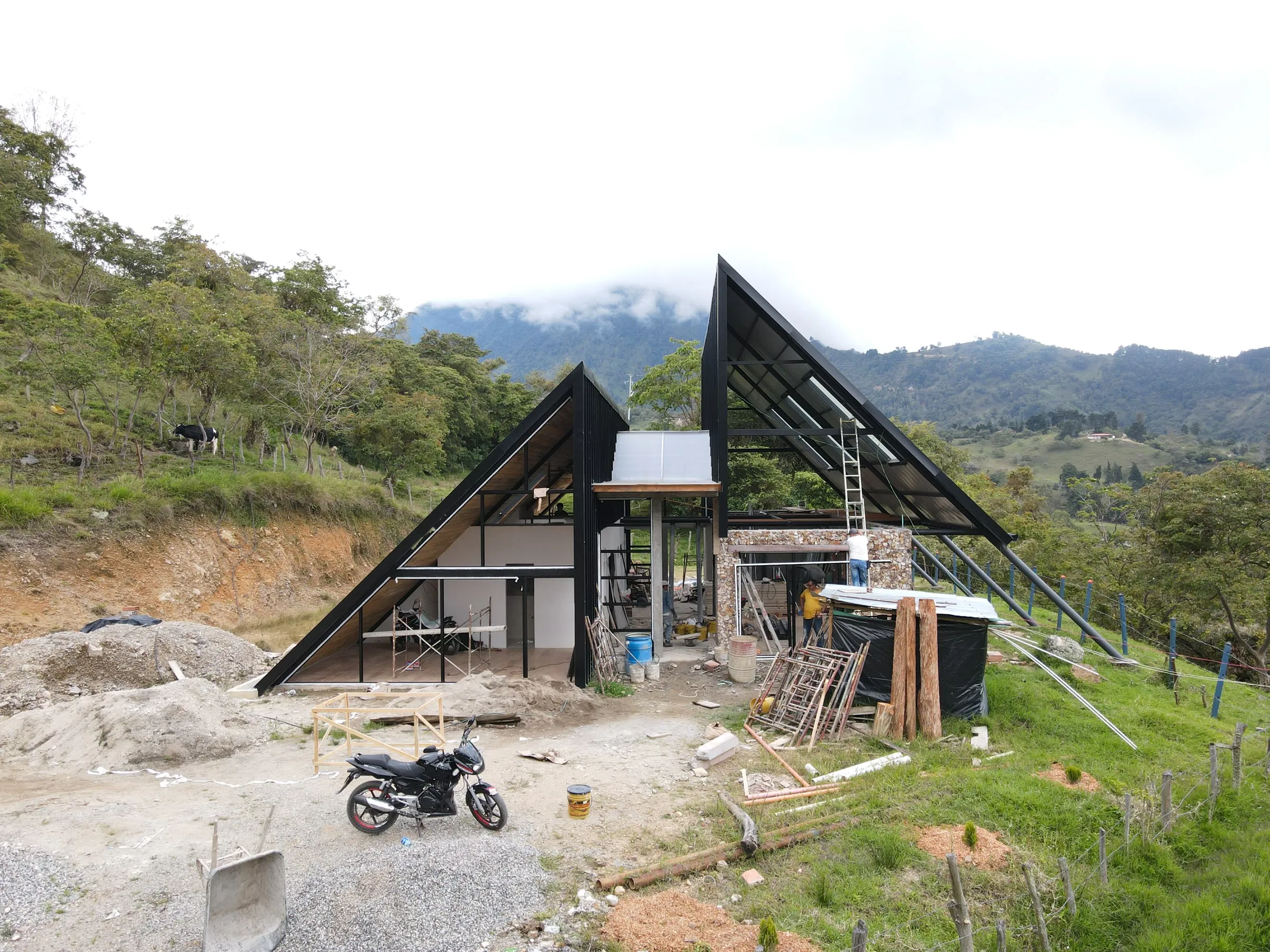 Cabaña en proceso de construcción en Charta